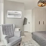 Appartement Apartport Wyjatkowe Z Widokiem Na Port W Gdyni By Renters Gdynia