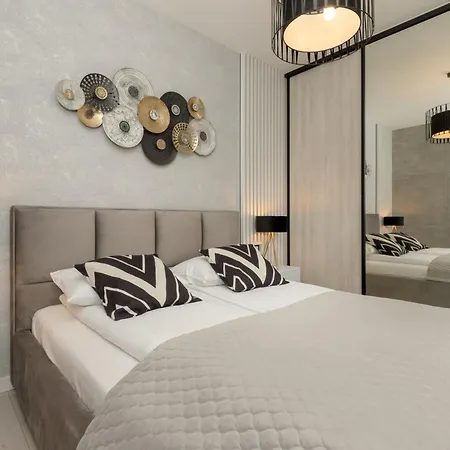 Appartement Apartport Wyjatkowe Z Widokiem Na Port W Gdyni By Renters